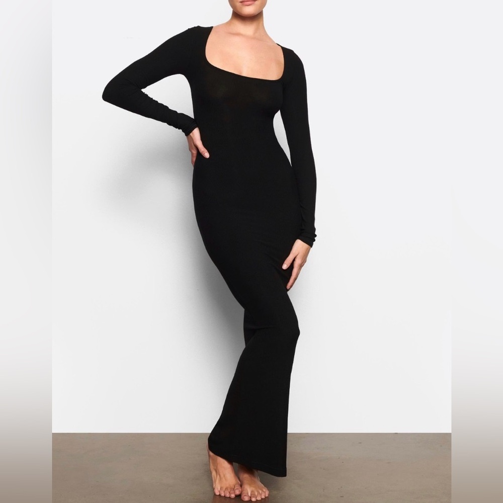 SKIMS Elegant Black Long Sleeve Dress